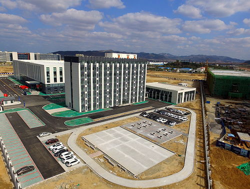 火炬高技術(shù)產(chǎn)業(yè)開發(fā)區(qū) 時(shí)政要聞 前三季度,24個(gè)項(xiàng)目全部開工建設(shè),12個(gè)項(xiàng)目已投產(chǎn)使用